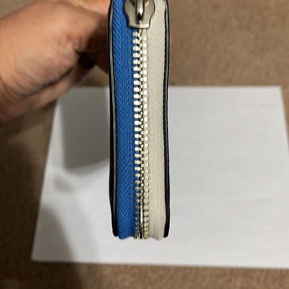 Coach Wallet - Picture 10 of 10